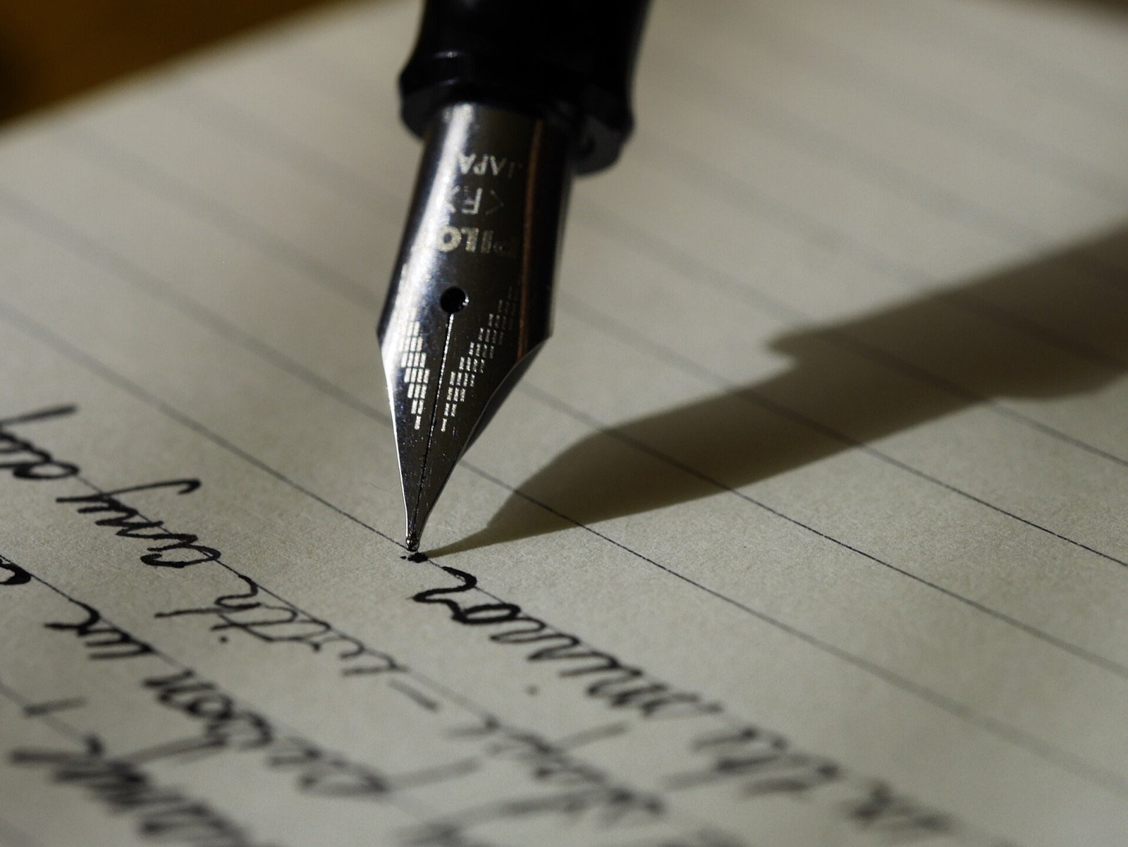 Stylo plume et carnet de notes